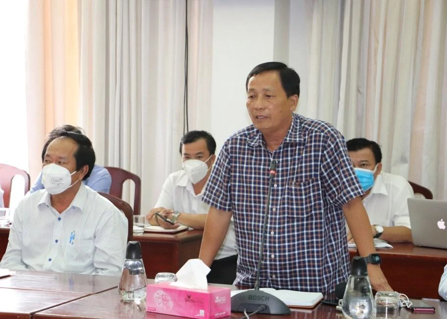 Ông Nguyễn Chí Kiên - Phó Giám đốc Sở TN&amp;MT trả lời tại họp báo chiều 18-4. Ảnh: CHÂU ANH