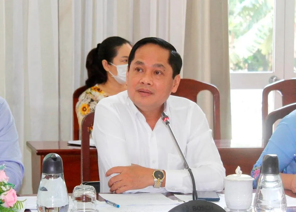 Phó Chủ tịch UBND TP Cần Thơ Nguyễn Văn Hồng tại buổi làm việc về công tác chuẩn bị cho dự án Đường ống dẫn khí Lô B - Ô Môn ngày 11-5. Ảnh: NHẪN NAM