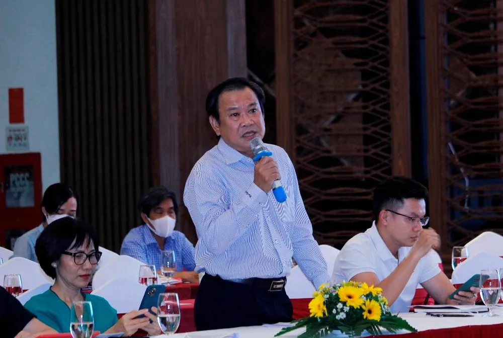 Tổng Biên tập Báo Pháp Luật TP.HCM phát biểu tại Tọa đàm báo chí đồng hành cùng TP Cần Thơ ngày 12-5. Ảnh: NHẪN NAM