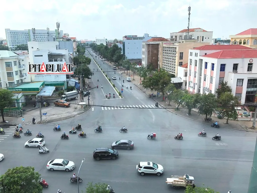 Giao lộ đường 30/4 với đường Trần Văn Hoài, quận Ninh Kiều, TP Cần Thơ. Ảnh: NHẪN NAM Giao lộ đường 30/4 với đường Trần Văn Hoài, quận Ninh Kiều, TP Cần Thơ. Ảnh: NHẪN NAM