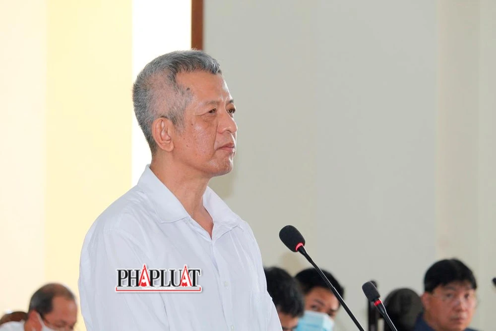 Bị cáo Nguyễn Minh Chuyển tại tòa ngày 22-6. Ảnh: NHẪN NAM