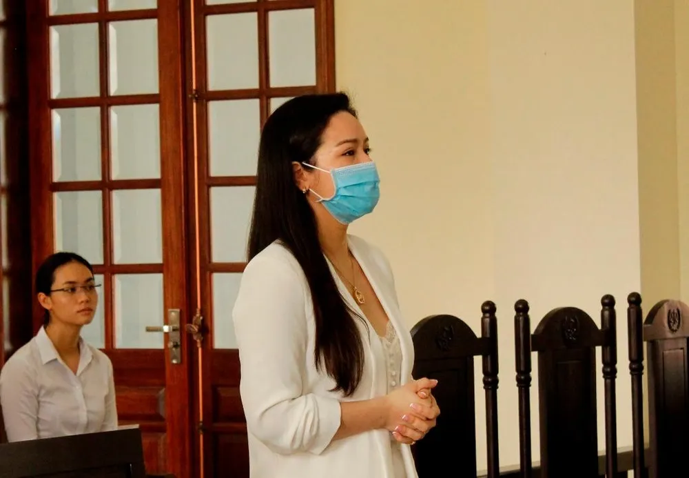 Ca sĩ Nhật Kim Anh trong một lần ra tòa kiện giành quyền nuôi con. Ảnh: NN