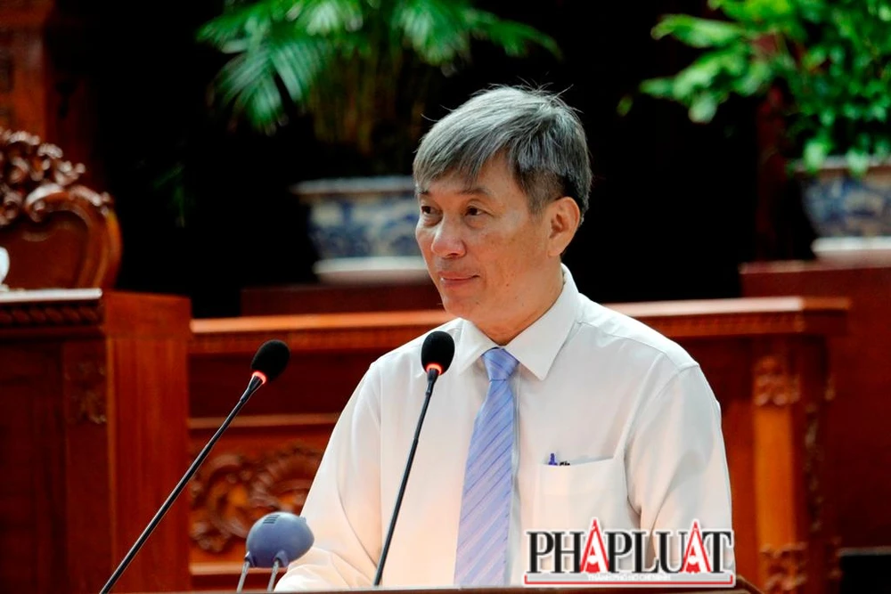 Chánh án TAND TP Cần Thơ Thái Quang Hải báo cáo công tác TAND hai cấp tại Kỳ họp thứ 6 HĐND TP Cần Thơ ngày 6-7. Ảnh: NHẪN NAM