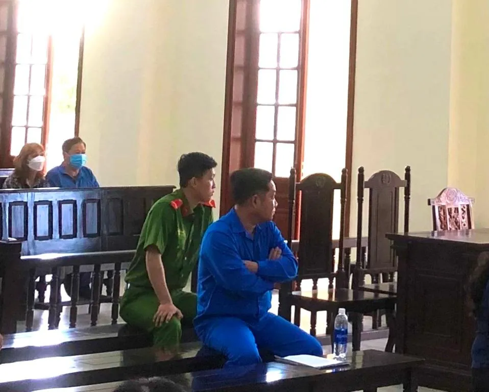 Bị cáo Phan Văn Tập là một trong bốn bị cáo trong vụ án có mặt tại tòa ngày 10-8. Ảnh: NHẪN NAM