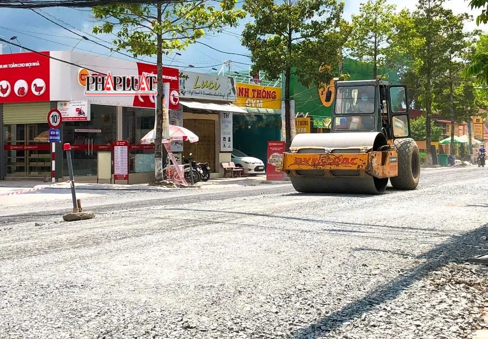 Dự án nâng cấp và cải tạo đường Trần Quang Diệu ở Cần Thơ đang triển khai thi công. Ảnh: NHẪN NAM Dự án nâng cấp và cải tạo đường Trần Quang Diệu ở Cần Thơ đang triển khai thi công. Ảnh: NHẪN NAM