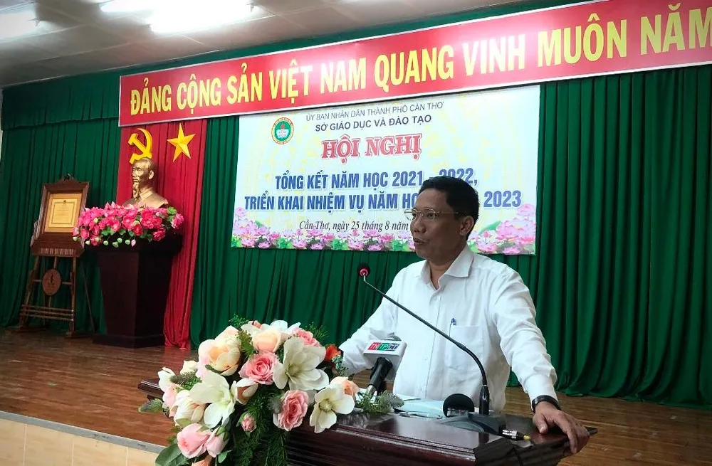 Phó Chủ tịch UBND TP Cần Thơ Nguyễn Thực Hiện phát biểu chỉ đạo tại hội nghị chiều 25-8. Ảnh: NHẪN NAM