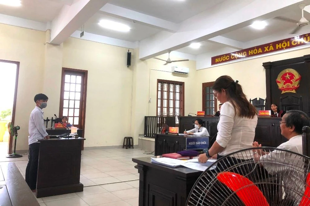 Quang cảnh phiên tòa xét xử phúc thẩm ngày 6-9. Ảnh: NHẪN NAM