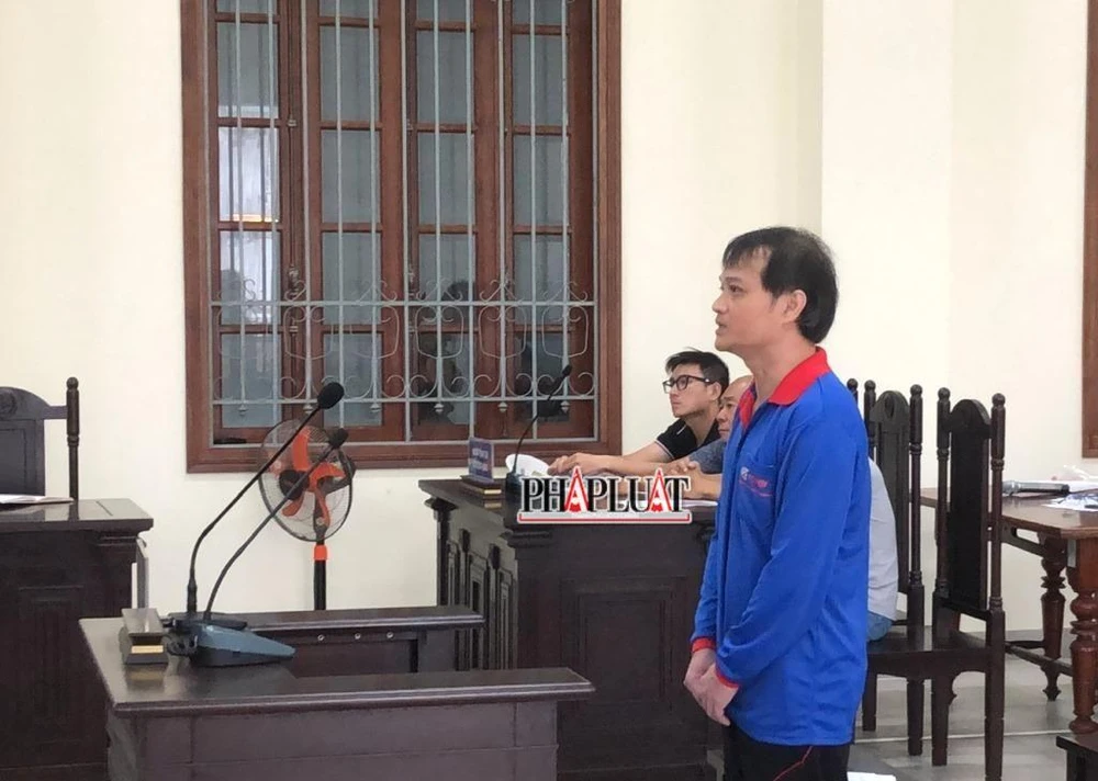 Bị cáo Tiến tại tòa ngày 29-9. Ảnh: NHẪN NAM