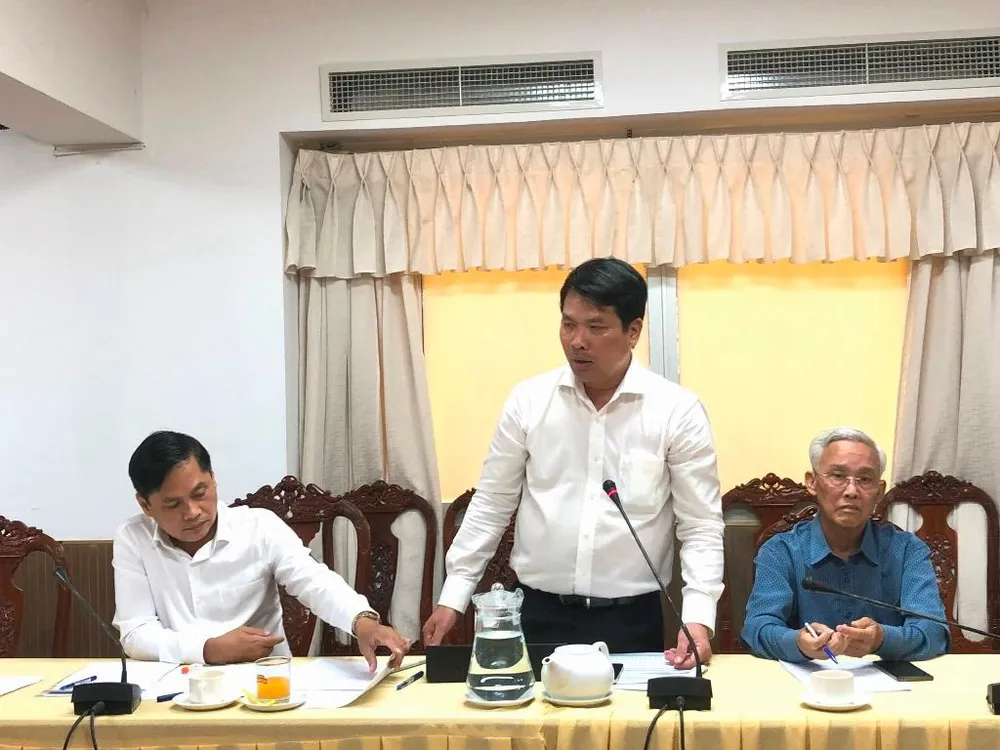 Ông Hà Vũ Sơn - Giám đốc Sở Công thương thông tin tình hình xăng dầu tại cuộc họp. Ảnh: NHẪN NAM