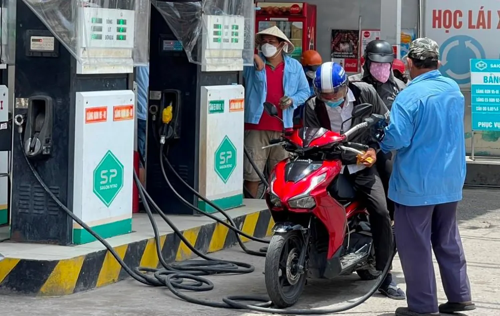 Cần Thơ ra chỉ thị đảm bảo nguồn cung xăng dầu. Ảnh: CHÂU ANH