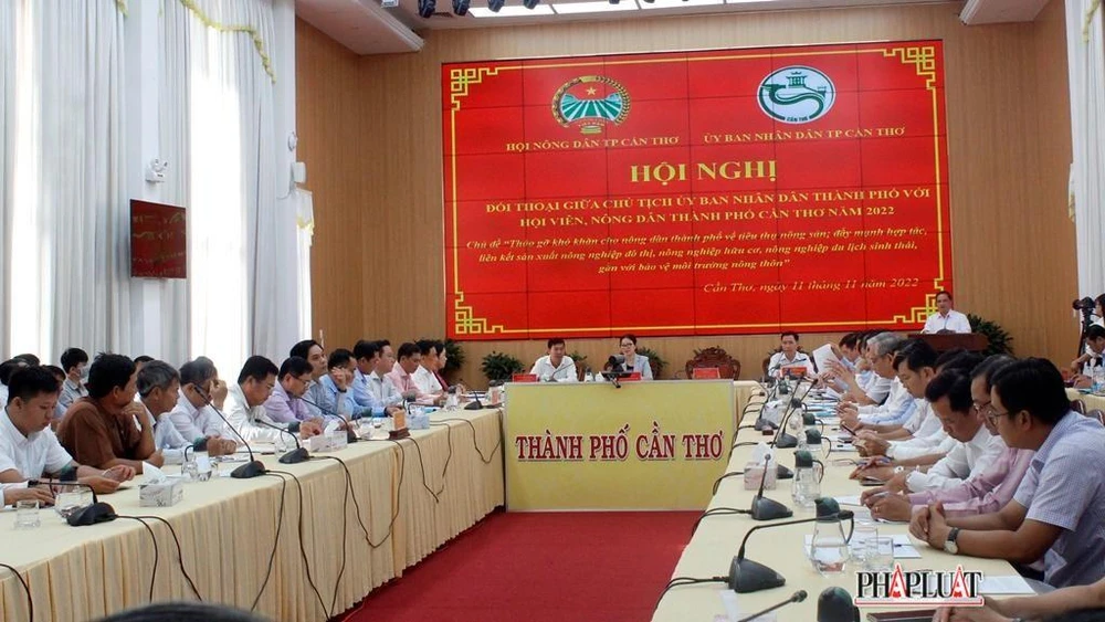 chủ tịch Cần Thơ đối thoại với nông dân