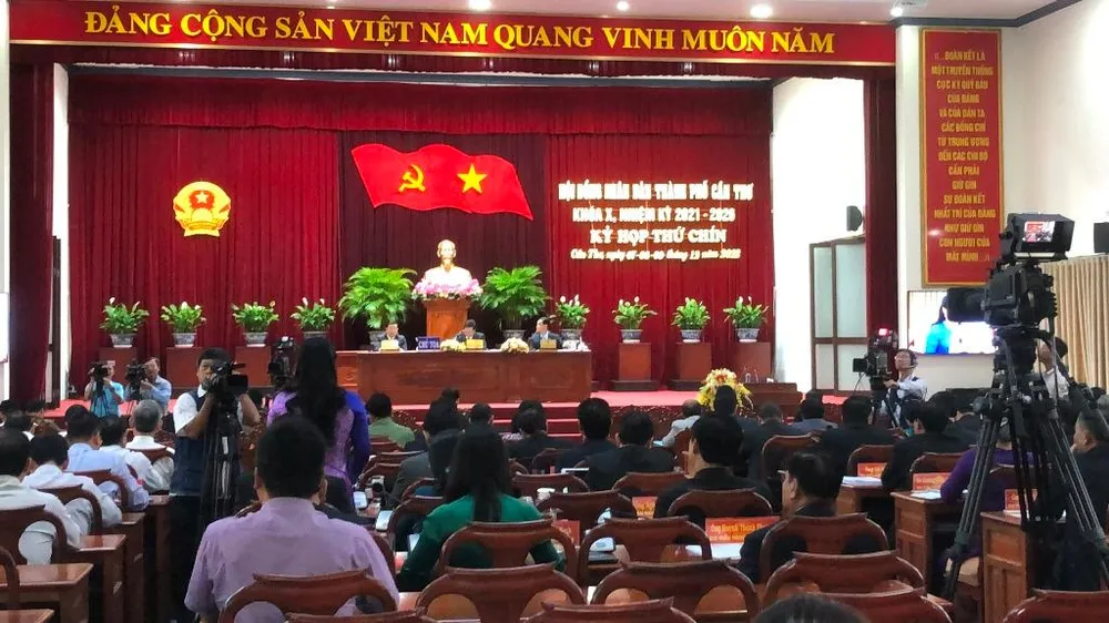 Kỳ họp thứ 9 HĐND TP Cần Thơ chiều 8-12. Ảnh: NHẪN NAM