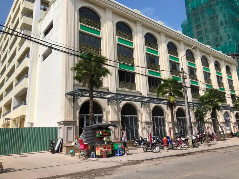 Bãi đỗ xe công cộng mới được đầu tư trên đường Phan Đình Phùng, quận Ninh Kiều. Ảnh: NHẪN NAM