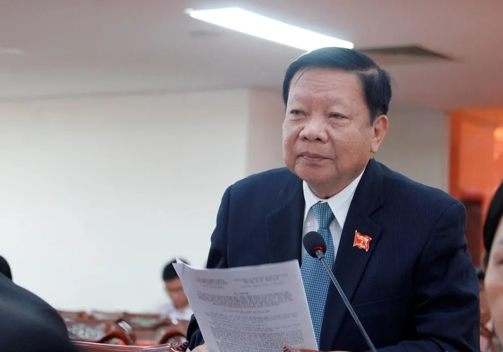 Đại biểu HĐND TP Cần Thơ Huỳnh Thanh Phương nêu câu hỏi chất vấn ngành GTVT. Ảnh: NHẪN NAM