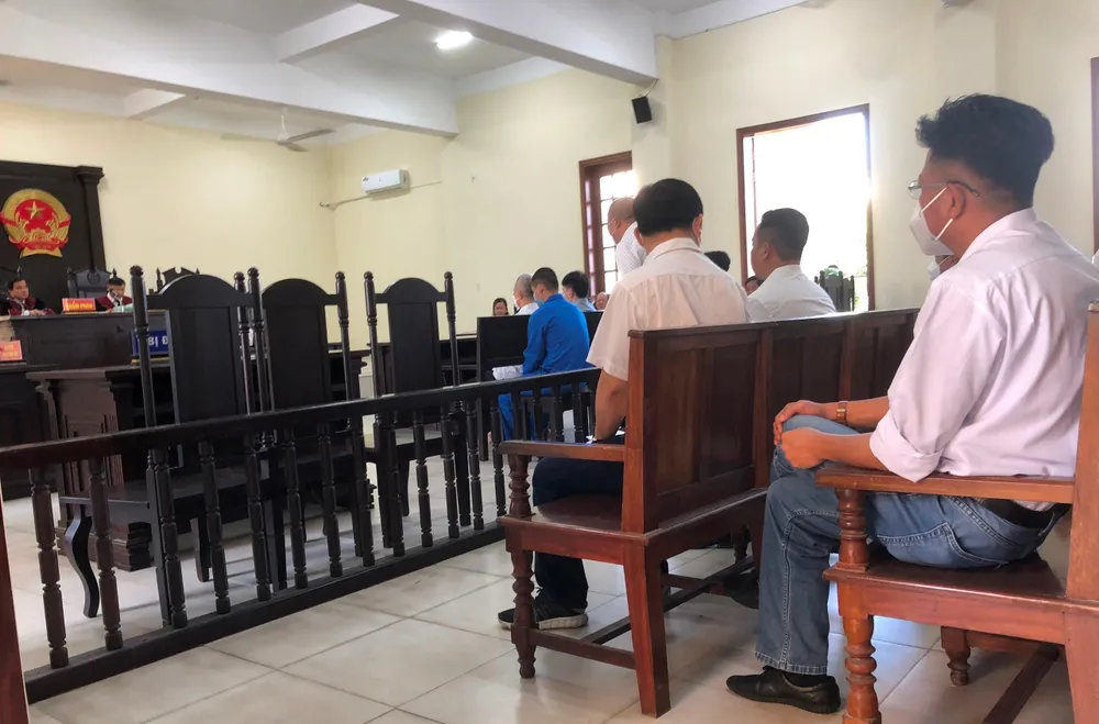 Phiên tòa phúc thẩm ngày 15-12 tại Cần Thơ lại hoãn. Ảnh: NHẪN NAM Phiên tòa phúc thẩm ngày 15-12 tại Cần Thơ lại hoãn. Ảnh: NHẪN NAM