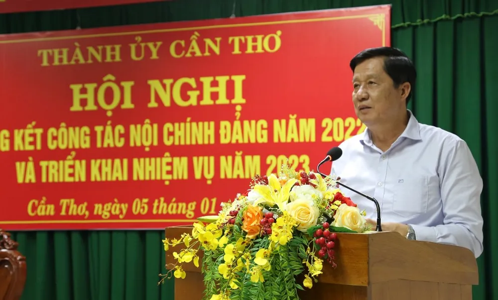 Phó Bí thư Thường trực Thành ủy Cần Thơ Phạm Văn Hiểu phát biểu tại hội nghị. Ảnh: CTV Phó Bí thư Thường trực Thành ủy Cần Thơ Phạm Văn Hiểu phát biểu tại hội nghị. Ảnh: CTV