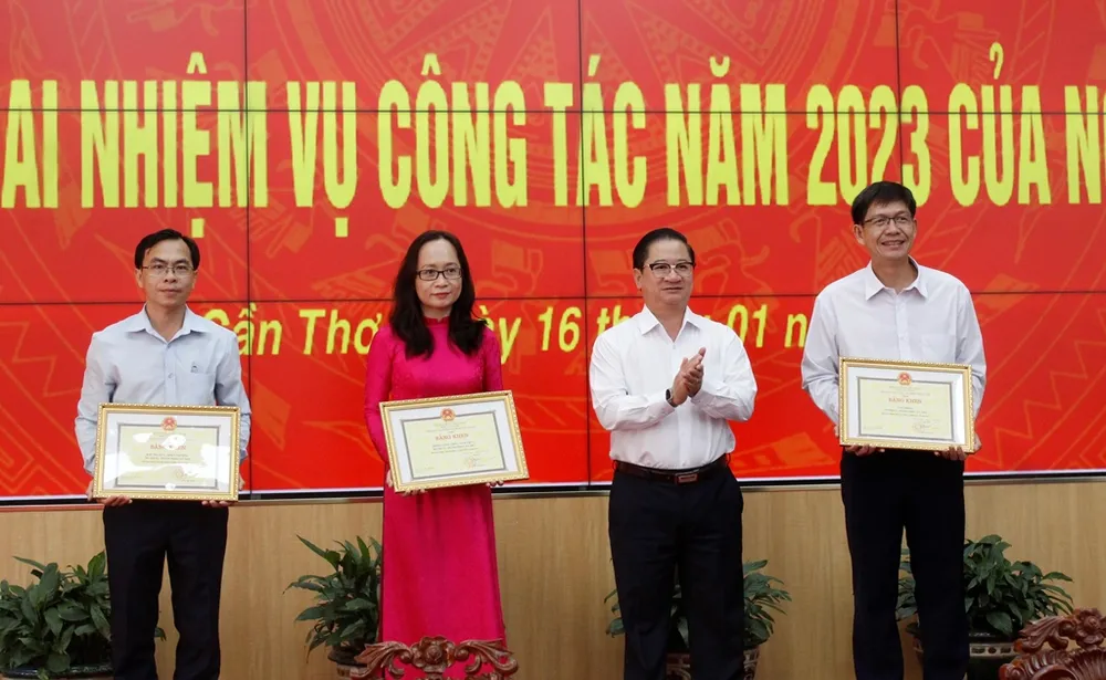 tặng bằng khen ngành nội vụ Cần Thơ