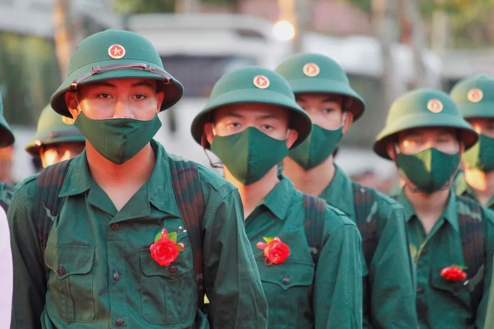 Cử tri kiến nghị xem xét sửa đổi thời gian phục vụ tại ngũ từ 24 tháng xuống còn 12 tháng. Ảnh: NHẪN NAM