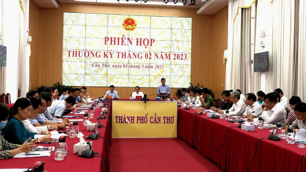 Quang cảnh phiên họp thường kỳ tháng 2 UBND TP Cần Thơ. Ảnh: NHẪN NAM