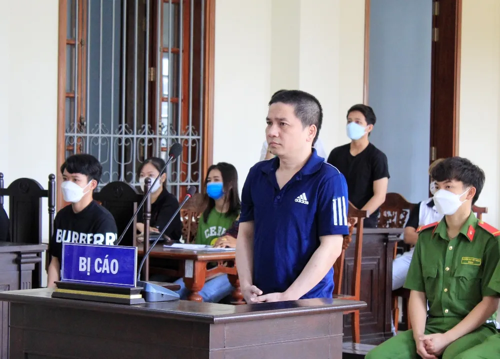 giám đốc bị truy nã vẫn lừa đảo