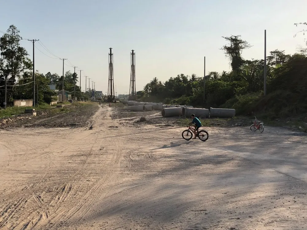 đường nối Cách Mạng Tháng Tám - 918