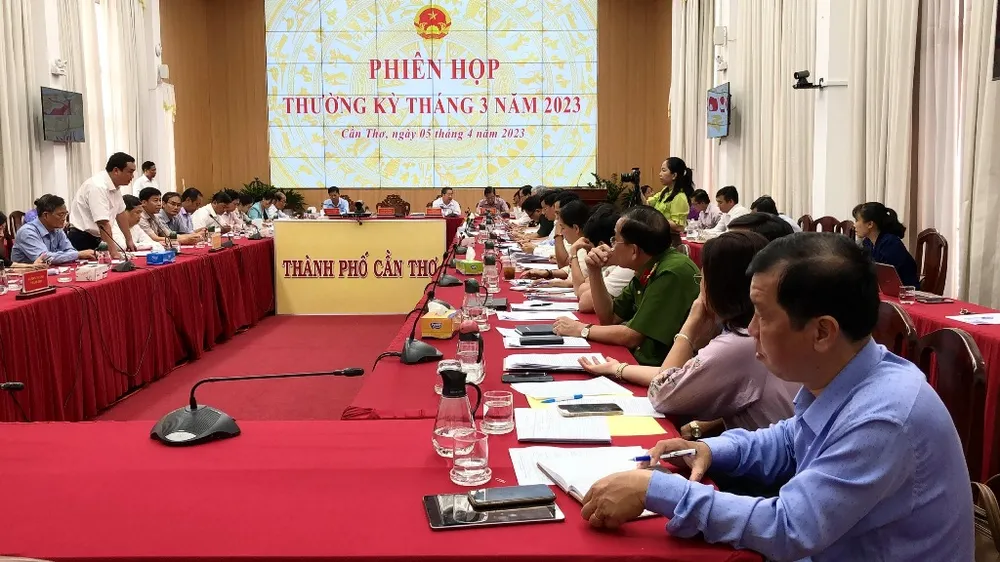 Quang cảnh phiên họp UBND TP Cần Thơ thường kỳ tháng 3. Ảnh: NHẪN NAM