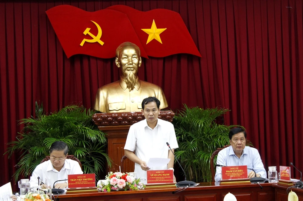 Bí thư Thành ủy Cần Thơ Lê Quang Mạnh phát biểu kết luận cuộc họp. Ảnh: NHẪN NAM Bí thư Thành ủy Cần Thơ Lê Quang Mạnh phát biểu kết luận cuộc họp. Ảnh: NHẪN NAM