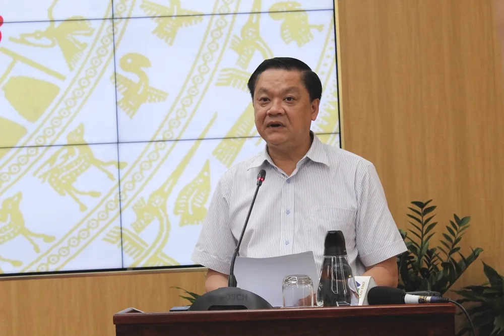 Phó Chủ tịch Thường trực UBND TP Cần Thơ Dương Tấn Hiển thông tin một số nội dung tại cuộc họp báo chiều 14-4. Ảnh: NHẪN NAM Phó Chủ tịch Thường trực UBND TP Cần Thơ Dương Tấn Hiển thông tin một số nội dung tại cuộc họp báo chiều 14-4. Ảnh: NHẪN NAM