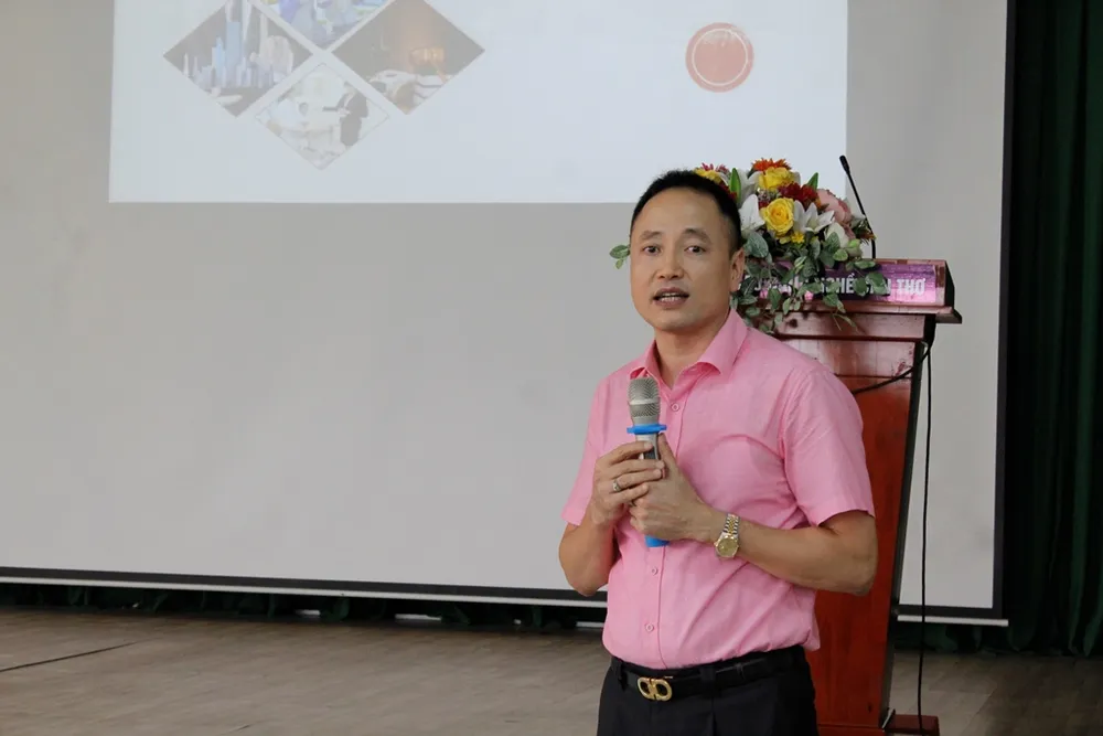 Ông Nguyễn Như Tuấn – Chuyên gia về Di cư lao động cung cấp nhiều thông tin tại buổi đối thoại. Ảnh: NHẪN NAM