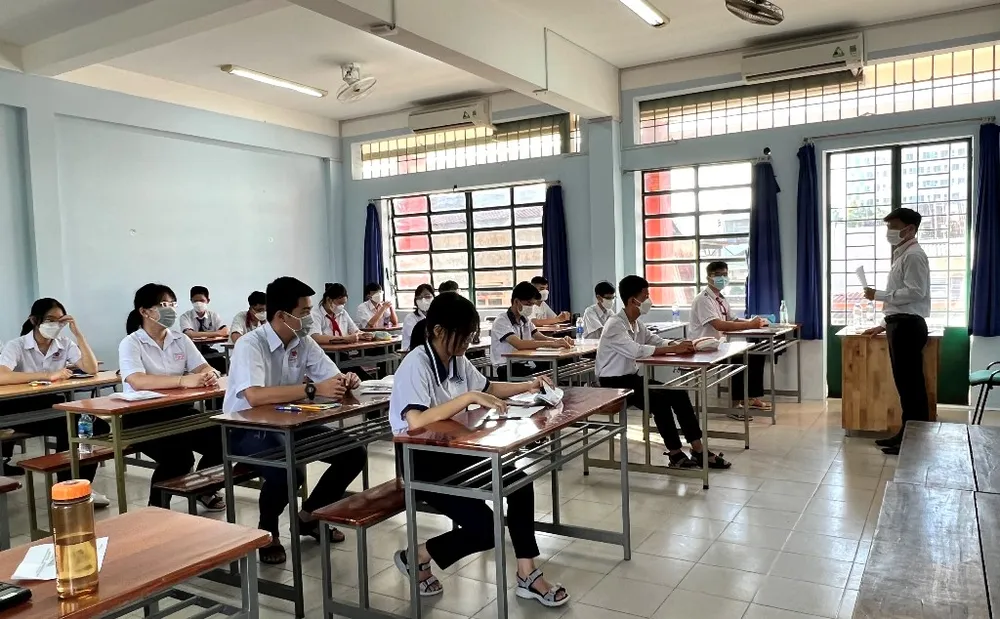 Các thí sinh dự thi vào lớp 10 Trường THPT Thực hành Sư phạm ở Cần Thơ. Ảnh: CTV