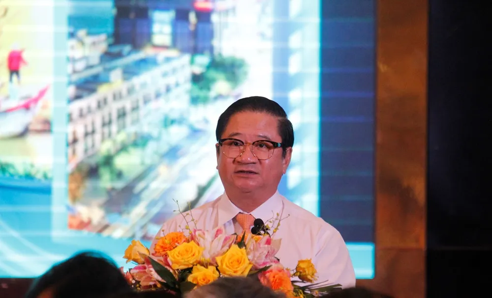 Chủ tịch UBND TP Cần Thơ Trần Việt Trường phát biểu tại Diễn đàn chiều 10-6. Ảnh: NHẪN NAM