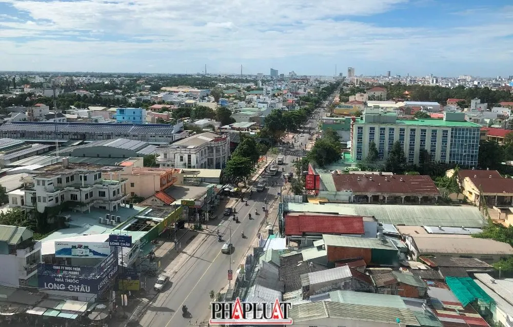 Mặt tiền đường Cách Mạng Tháng Tám trên địa bàn quận Bình Thủy có hệ số K=1,5. Ảnh: NHẪN NAM