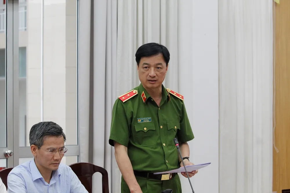 Thứ trưởng Bộ Công an Nguyễn Duy Ngọc thông tin một số vấn đề về tình hình tội phạm ở miền Tây tại cuộc họp chiều 28-6. Ảnh: NHẪN NAM