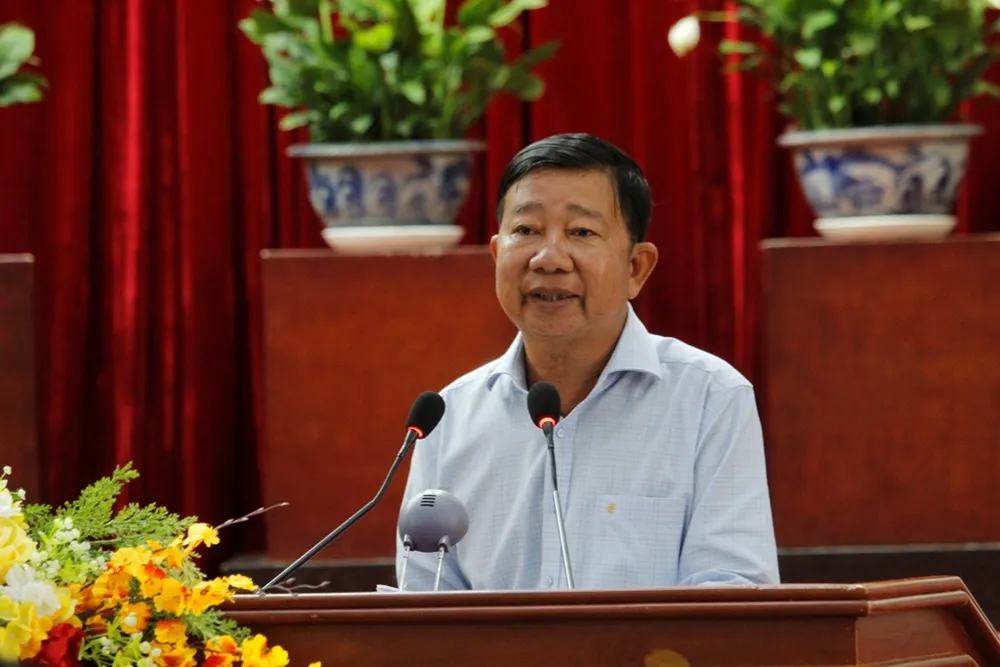 Ông Bùi Thái Thượng thông tin về tình hình thực hiện cải tạo 32 tuyến nội ô. Ảnh: NHẪN NAM