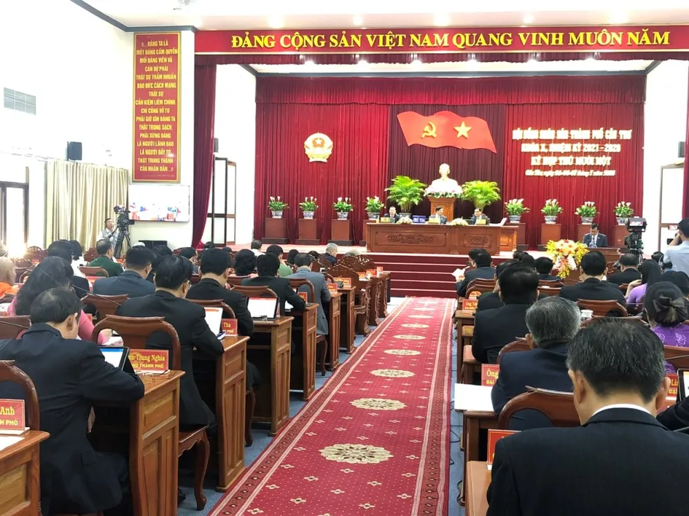 HĐND TP Cần Thơ khai mạc Kỳ họp thứ 11 ngày 5-7. Ảnh: NHẪN NAM HĐND TP Cần Thơ khai mạc Kỳ họp thứ 11 ngày 5-7. Ảnh: NHẪN NAM