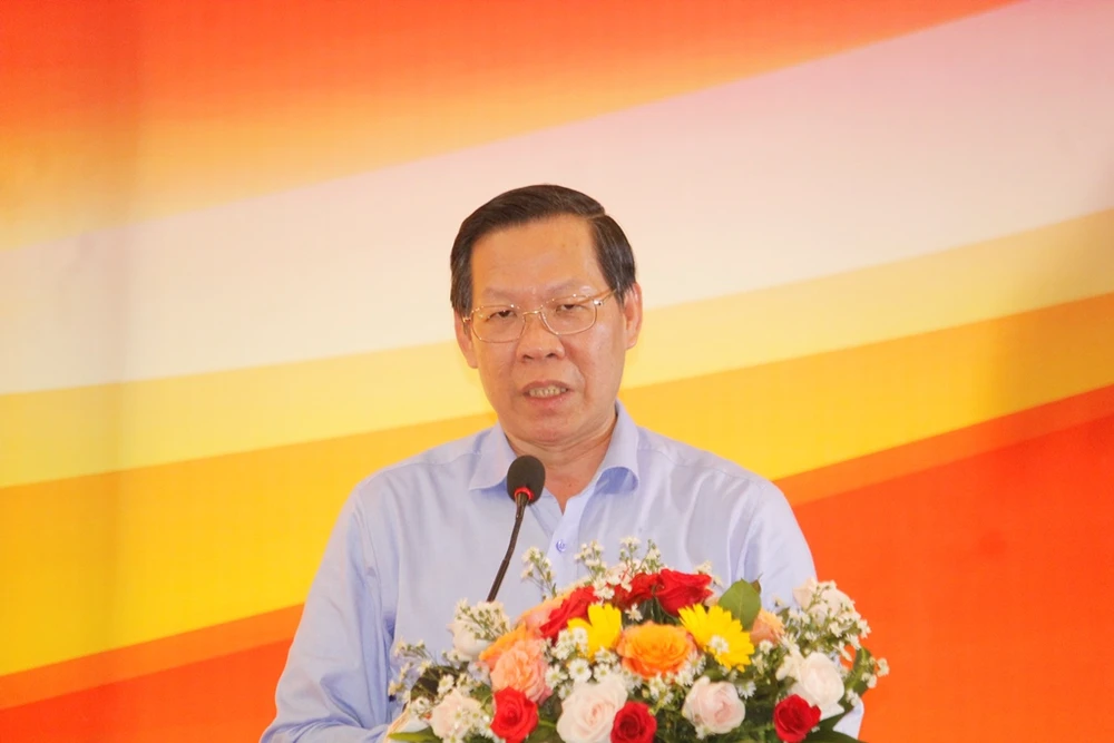 Chủ tịch UBND TP.HCM Phan Văn Mãi phát biểu tại hội nghị. Ảnh: NHẪN NAM Chủ tịch UBND TP.HCM Phan Văn Mãi phát biểu tại hội nghị. Ảnh: NHẪN NAM
