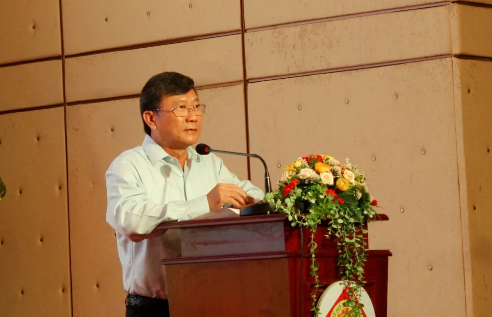 Ông Đỗ Quang Vinh – Tổng Giám đốc Công ty TNHH MTV XSKT TP.HCM, Chủ tịch Hội đồng XSKT khu vực miền Nam phát biểu tại hội nghị. Ảnh: NHẪN NAM Ông Đỗ Quang Vinh – Tổng Giám đốc Công ty TNHH MTV XSKT TP.HCM, Chủ tịch Hội đồng XSKT khu vực miền Nam phát biểu tại hội nghị. Ảnh: NHẪN NAM