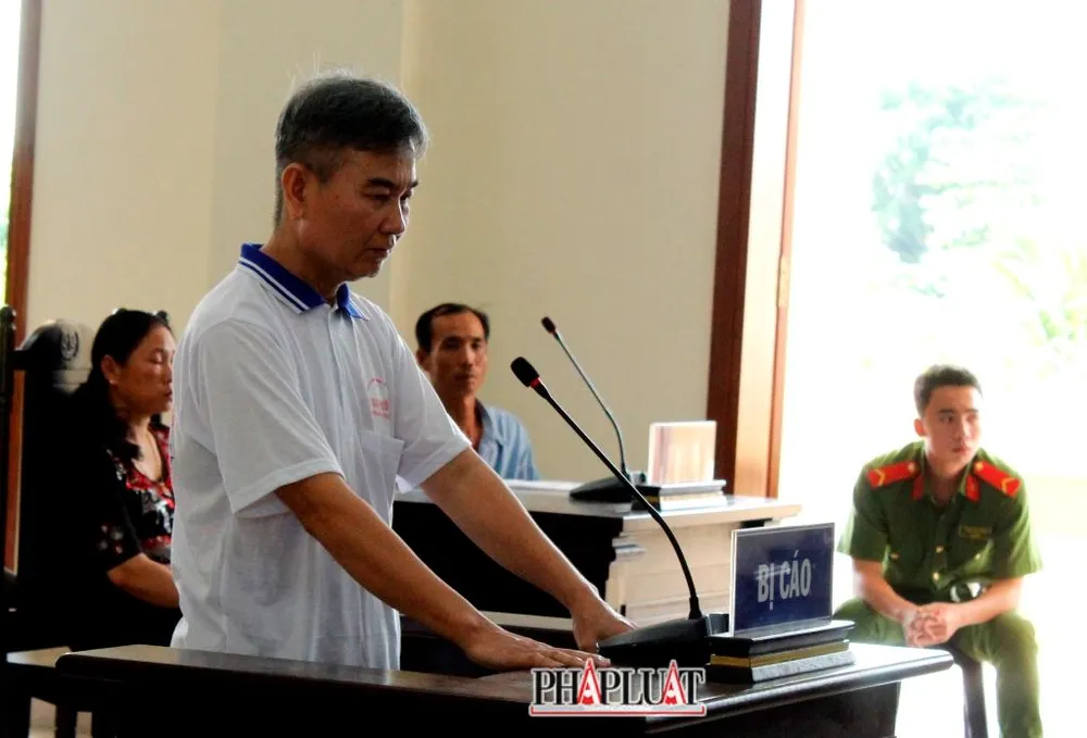 Bị cáo Dũng tại tòa ngày 3-8. Ảnh: NHẪN NAM Bị cáo Dũng tại tòa ngày 3-8. Ảnh: NHẪN NAM