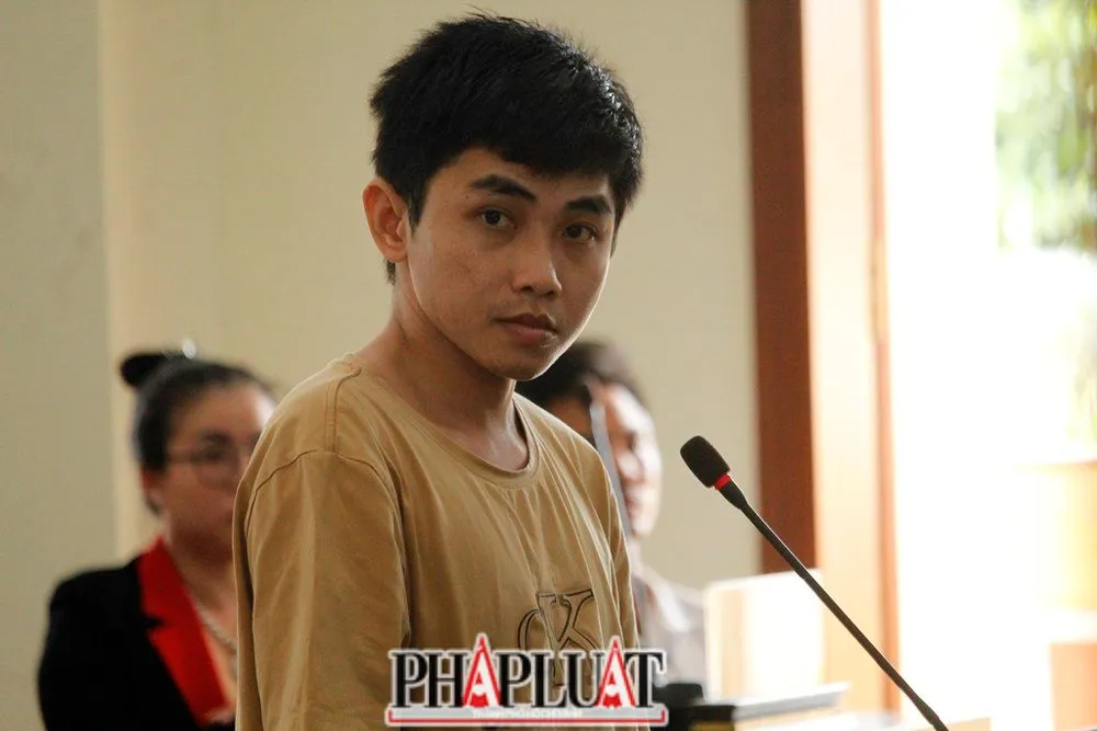 Bị cáo Nguyễn Minh Nhựt tại tòa ngày 10-8. Ảnh: NHẪN NAM