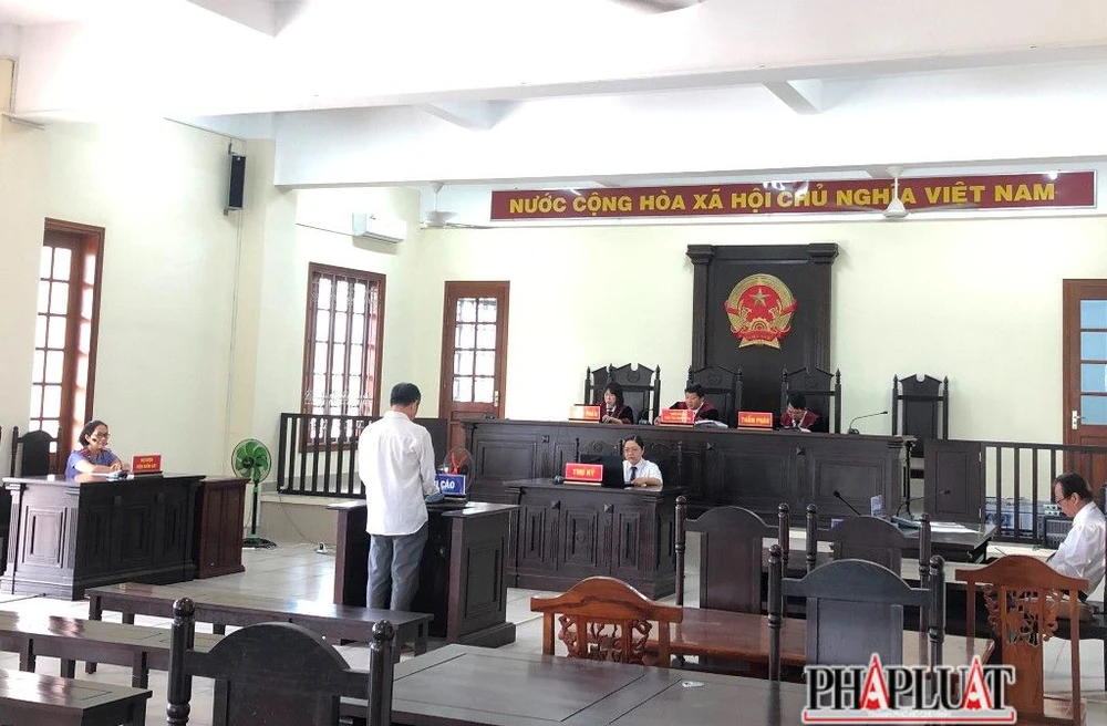 Phiên tòa xét xử phúc thẩm đối với bị cáo Phú ngày 15-8. Ảnh: NHẪN NAM