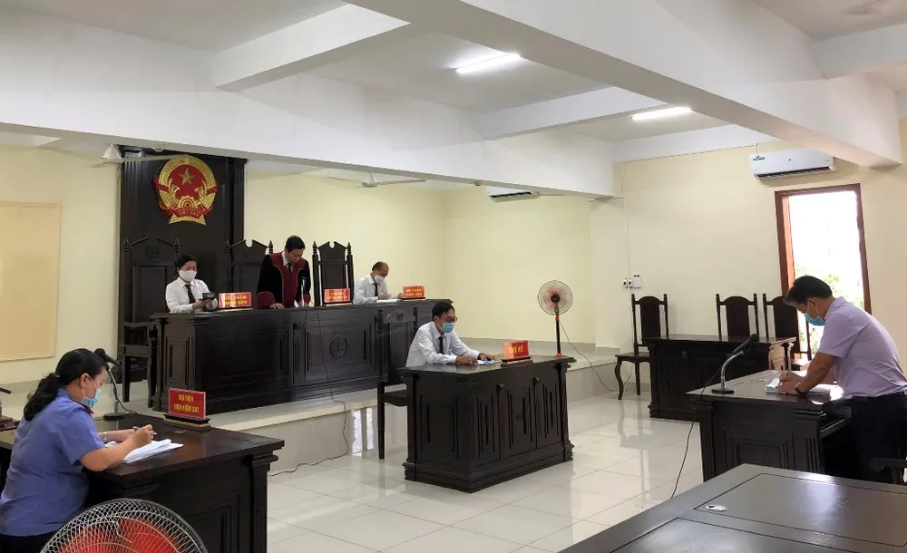TAND TP Cần Thơ tuyên án vụ kiện UBND cấp huyện năm 2022 mà người đại diện (hoặc ủy quyền) của người bị kiện không tham gia phiên tòa. Ảnh: NHẪN NAM