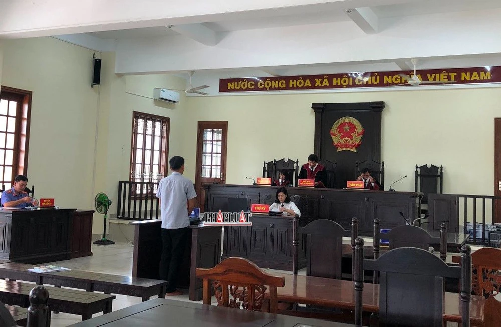 Bị cáo Thật nghe tòa phúc thẩm tuyên án ngày 13-9. Ảnh: NHẪN NAM