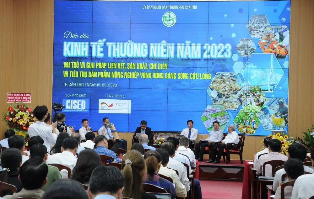 Quang cảnh diễn đàn kinh tế thường niên TP Cần Thơ chiều 15-9. Ảnh: CTV Quang cảnh diễn đàn kinh tế thường niên TP Cần Thơ chiều 15-9. Ảnh: CTV