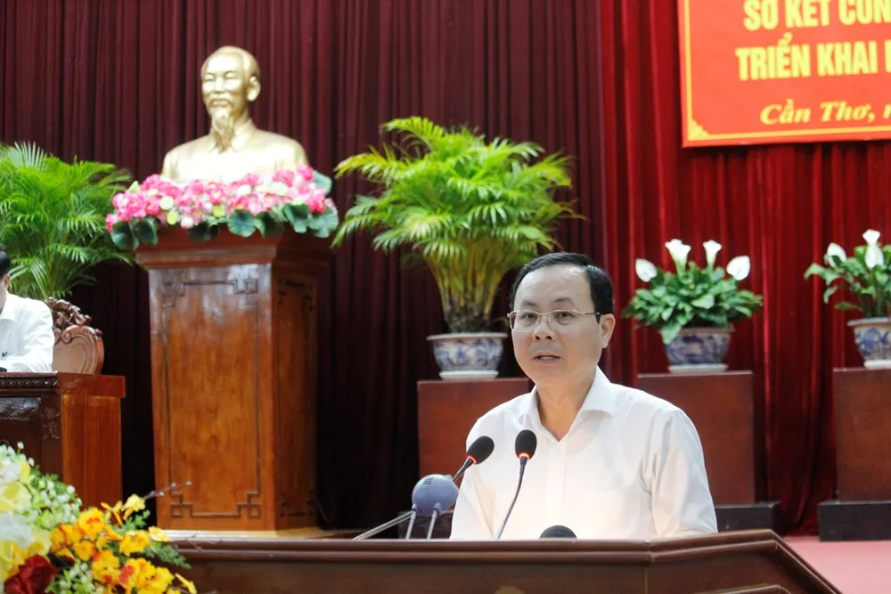 Bí thư Thành ủy Cần Thơ Nguyễn Văn Hiếu phát biểu chỉ đạo tại hội nghị. Ảnh: NHẪN NAM bi-thu-nguyen-van-hieu.JPG
