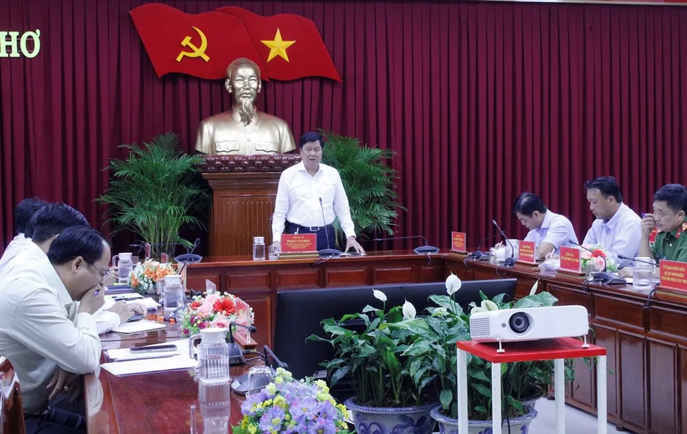 Phó Bí thư thường trực Thành ủy Cần Thơ Phạm Văn Hiểu phát biểu kết luận cuộc họp. Ảnh: NHẪN NAM pham-van-hieu.JPG