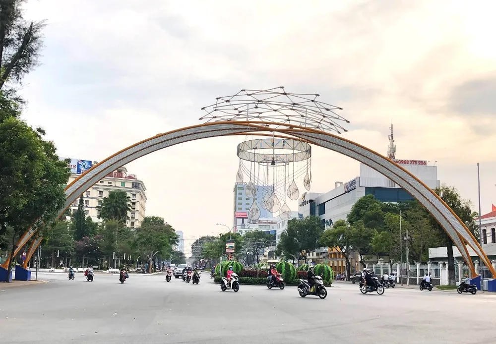 Cục Thuế TP Cần Thơ trong 4 tháng đầu năm đã ra quyết định cưỡng chế nợ thuế 1.124 tỉ nhưng mới chỉ thu được 29 tỉ. Ảnh minh họa: NHẪN NAM Trung tâm TP Cần Thơ.