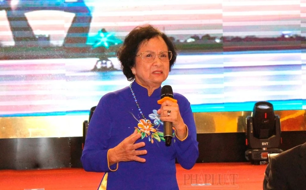 Nguyên Bộ trưởng Bộ Y tế Trần Thị Trung Chiến cho rằng cần tạo môi trường cho cán bộ y tế hoạt động thoải mái, yên tâm