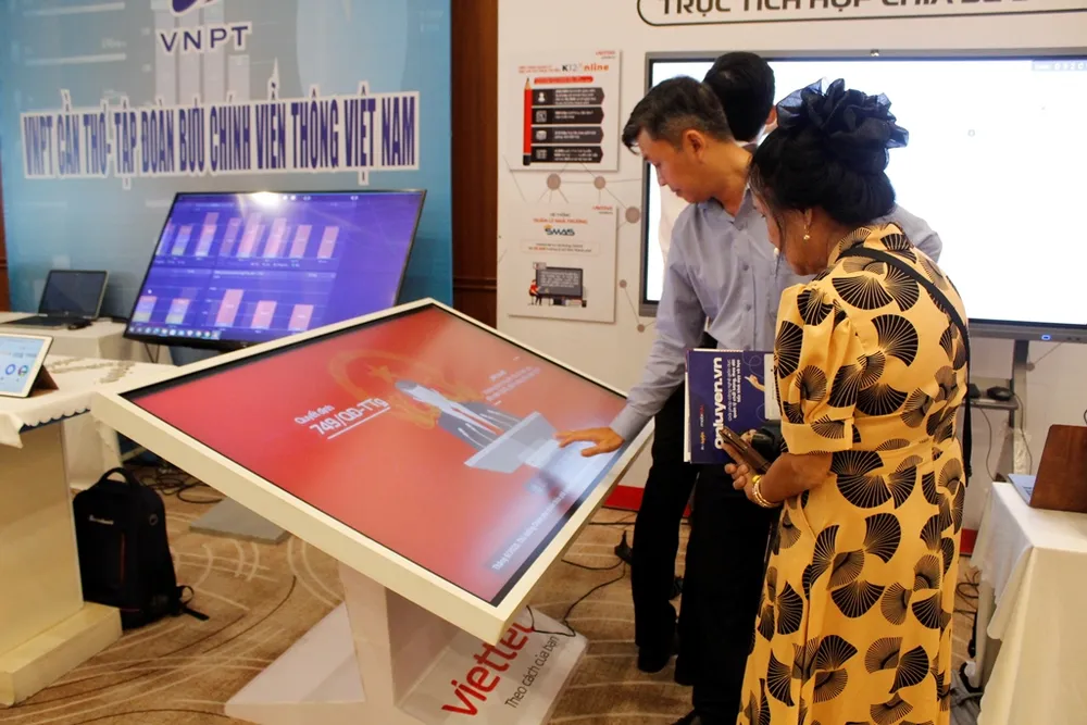 Doanh nghiệp giới thiệu ứng dụng tại hội thảo chuyển đổi số ngành giáo dục Cần Thơ