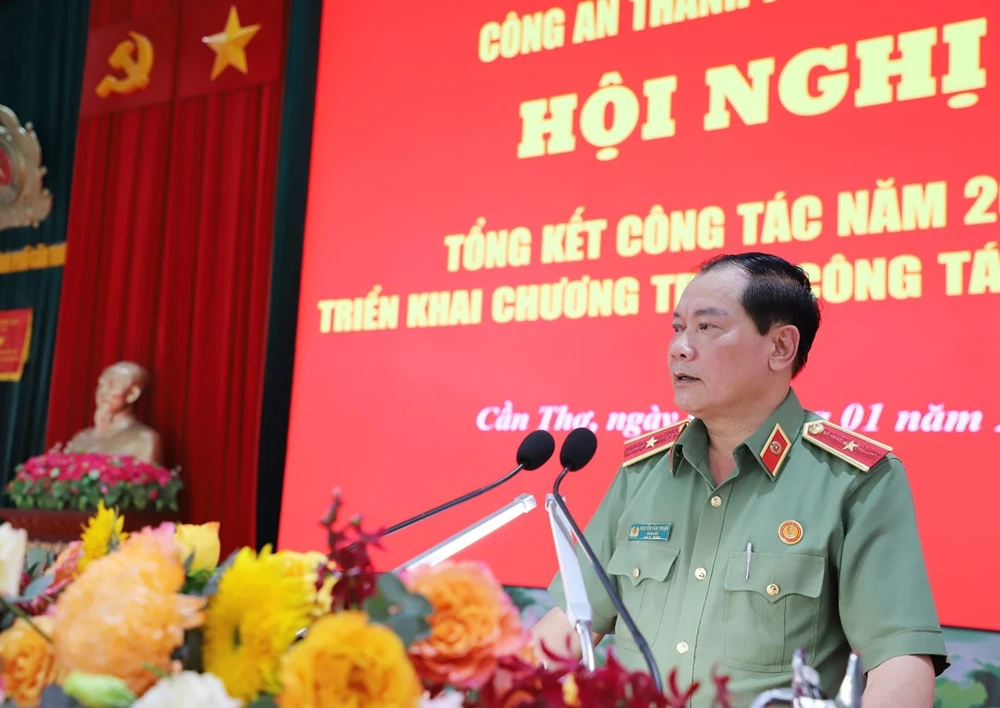 Thiếu tướng Nguyễn Văn Thuận - Giám đốc Công an TP Cần Thơ phát biểu tại hội nghị. Thiếu tướng Nguyễn Văn Thuận - Giám đốc Công an TP Cần Thơ.