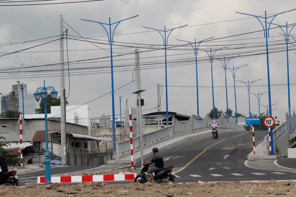 bat-cap-nut-giao-can-tho (5).JPG